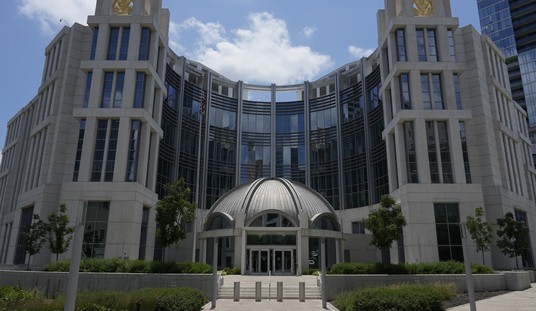 Heroic Security Guard Saves the Day After Man Pulls Gun at Federal Courthouse in Nashville