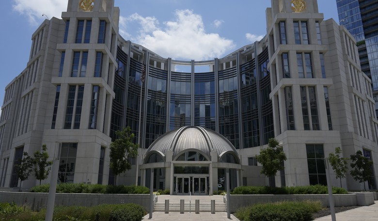 Heroic Security Guard Saves the Day After Man Pulls Gun at Federal Courthouse in Nashville