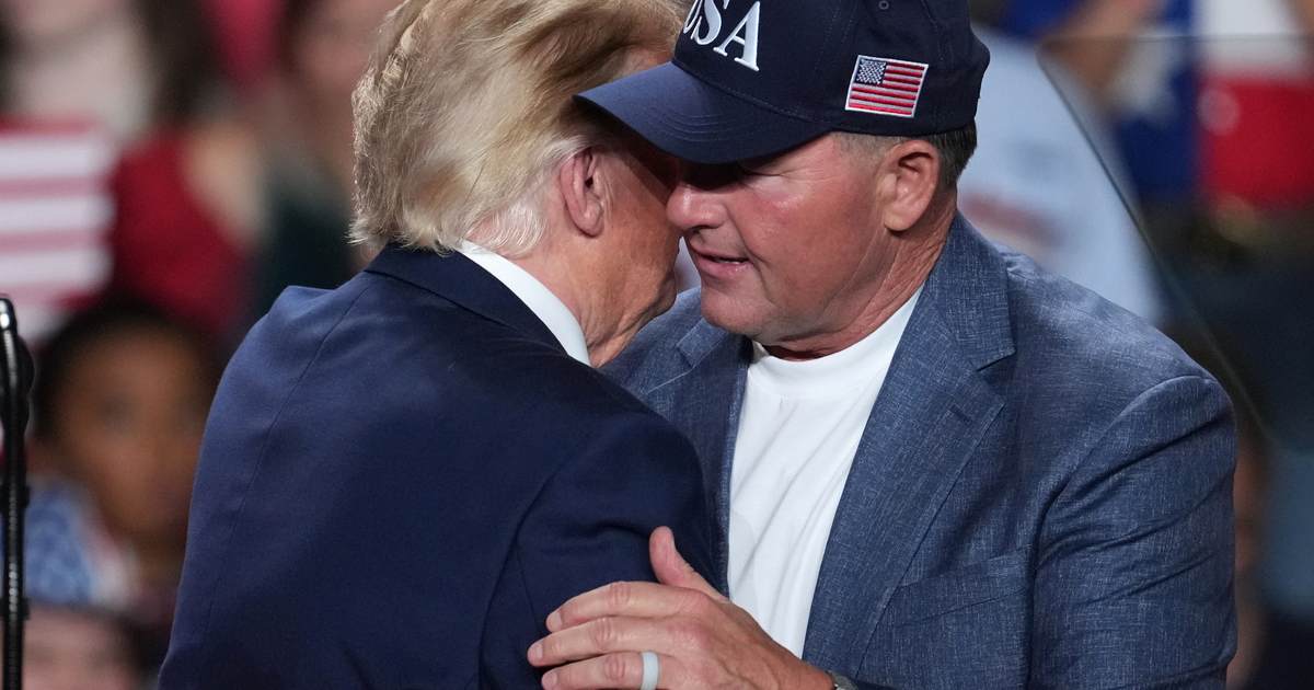 Former Baseball Player Roger Clemens Takes Stage to Intro Trump, Is 'Stunned' by What Happens Next