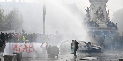 Report: Marseille Rioters Burned Jewish-Owned Shops, Left Muslim-Owned Ones Untouched