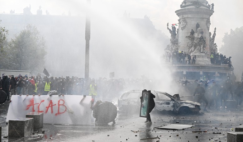 Report: Marseille Rioters Burned Jewish-Owned Shops, Left Muslim-Owned Ones Untouched
