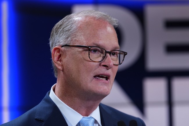 Hamilton Holds Healthcare Stocks As Senate Rival Marshall Pushes PBM Restrictions