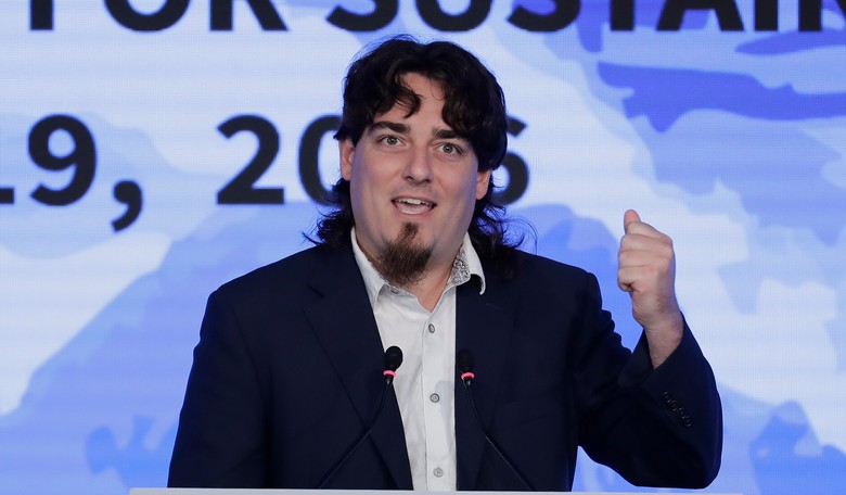 America Invented Modern Computing. Now Palmer Luckey Is Leading the Charge to Bring It Home.