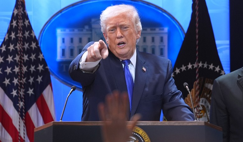 Trump Shut Down CNN During Yesterday's Tariff Presser