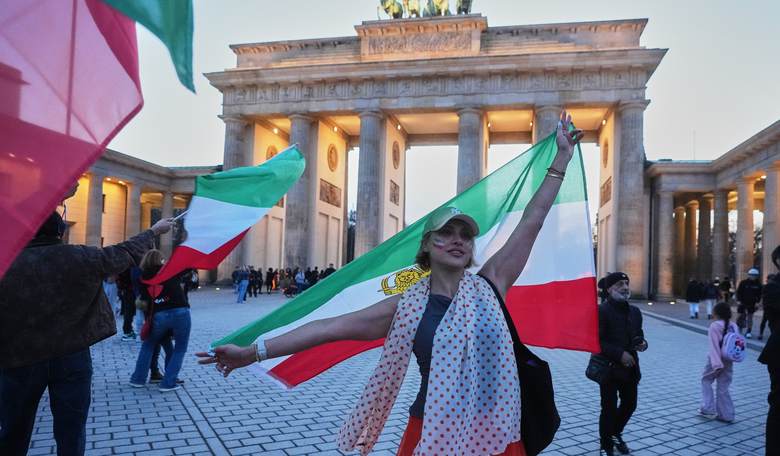 Hot Takes: Libertarian Brain Trust Dunks on Iranian Women Celebrating Freedom, and They Dunk Right Back