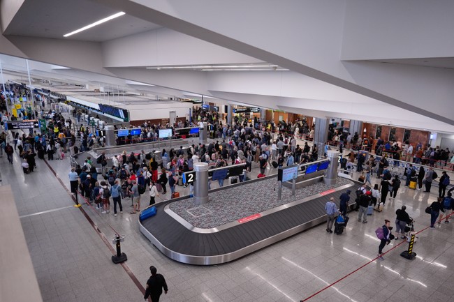 Jon Ossoff Owns the Chaos at Atlanta's Airport