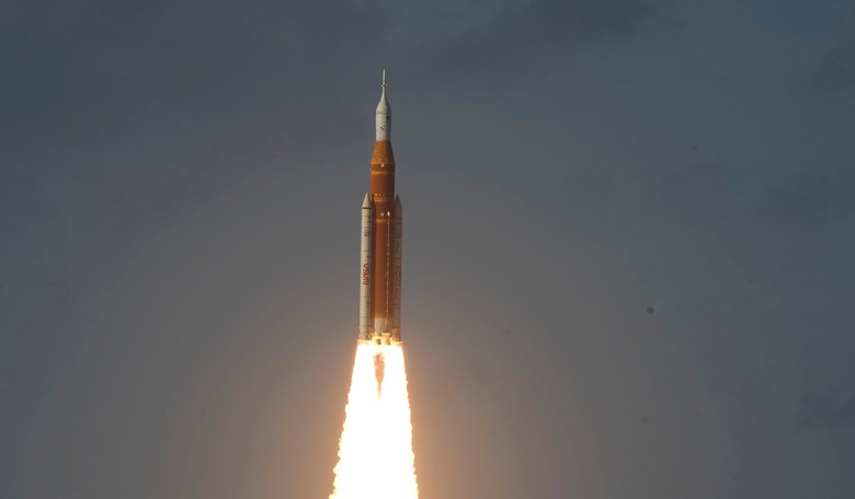 Artemis II Mission Offers Inspiring Unity for a Deeply Divided Nation
