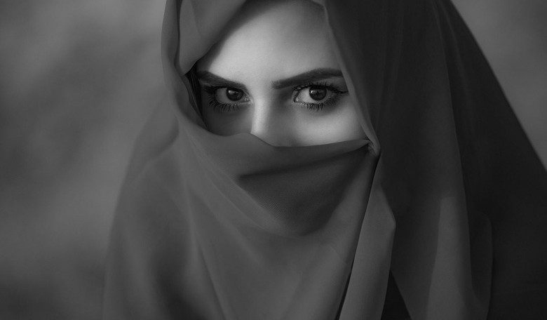 Muslim woman sues gun range over hijab ban