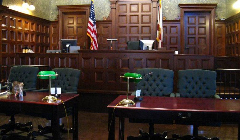 Woman who made pipe bombs dodges prison