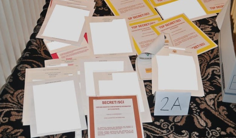 BOMBSHELL: FBI Staged Fake Photo of Classified Documents for PR Purposes