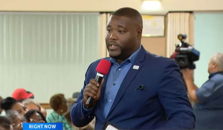 Chicago resident on migrant influx: 'Why can't we close the borders of Chicago?'