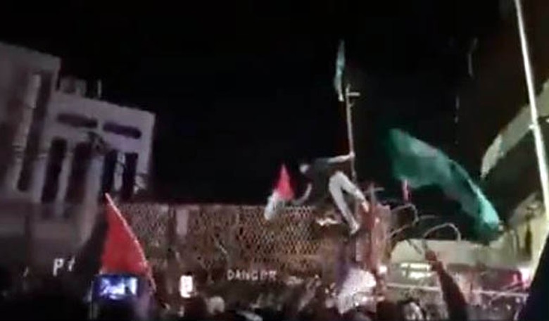 US and Israeli Embassies Surrounded with Protesters in Several Cities
