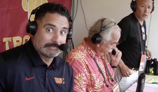 USC's Radio Announcer Is Getting Cooked for His Reaction to a Nasty Hit on Oregon's QB 