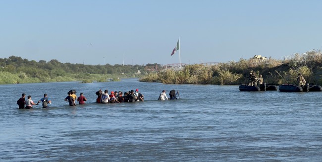 Photos: Texas National Guards Defends Southern Border From Illegal Immigrants