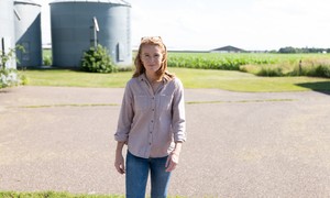 Rebecca Cooke Is Running As a Poor Waitress, but Financial Disclosures Tell a Different Story