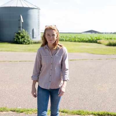 Rebecca Cooke Is Running As a Poor Waitress, but Financial Disclosures Tell a Different Story