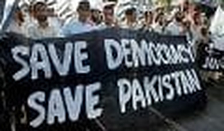 Pessimistic Pakistanis Prepare to Vote