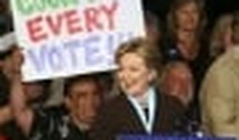 Clinton Easily Wins Kentucky, Obama Cruises in Oregon