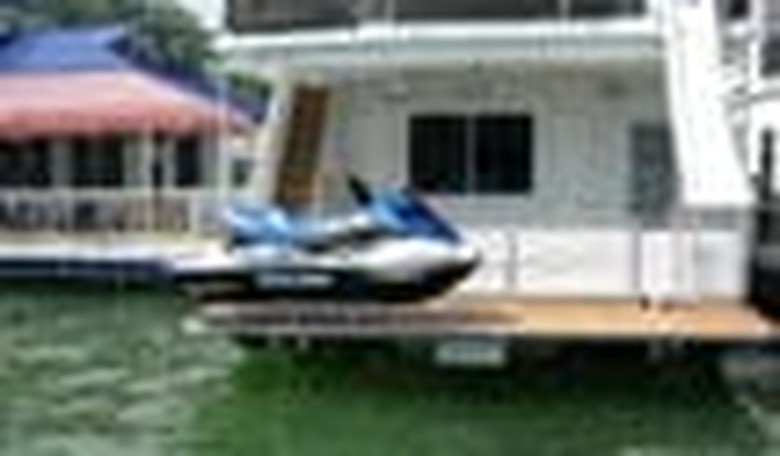 Gore Hits the Waves with a Massive New Houseboat