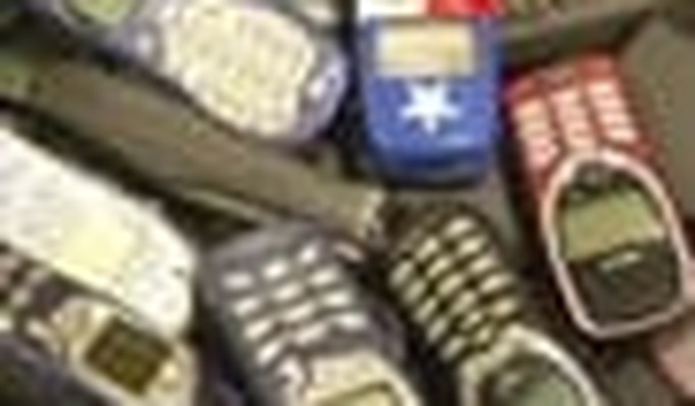 Pollsters Still Don't Call Cellphones