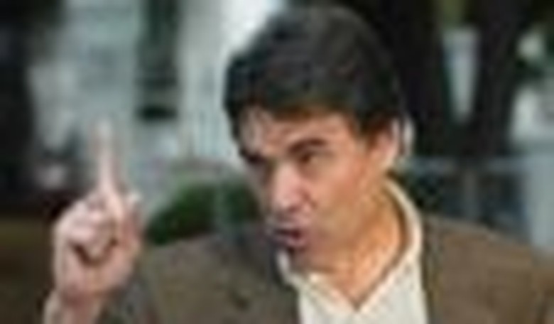 On Immigration, Perry Should Take the Offensive
