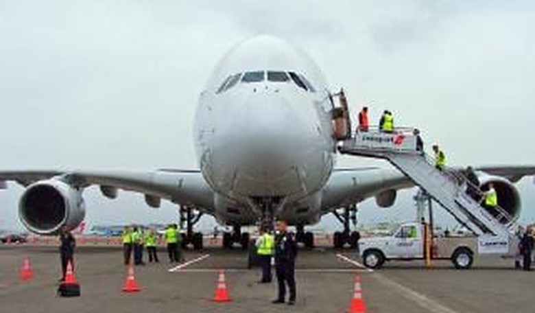 AIRBUS A380, YOU ARE CLEAR TO LAND