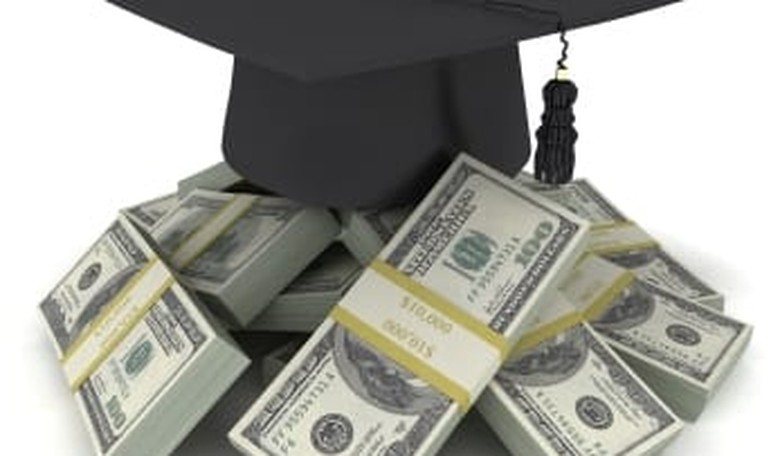 Democrats Bank on Heavy Student Loan Debt as Election-year Issue