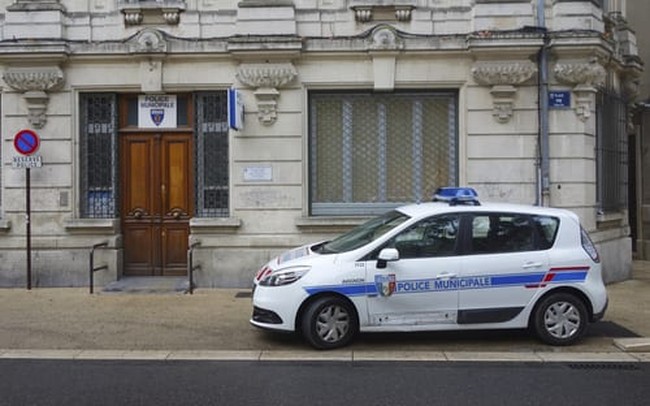 french_police_car_1-17-14-1