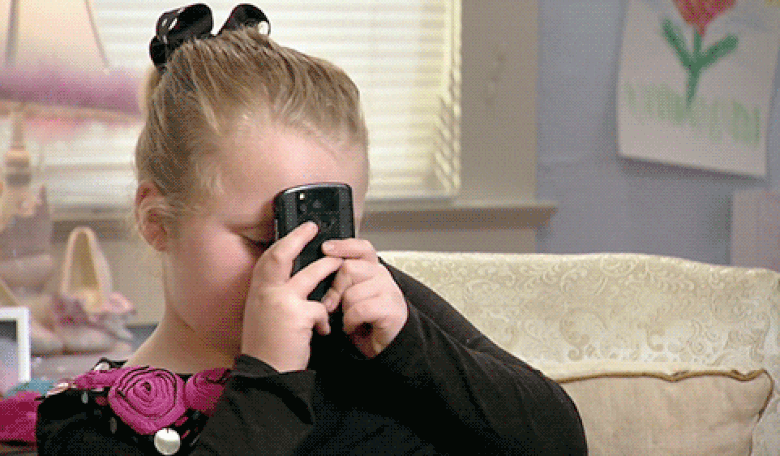 Psychologist Warns Early Use of Social Media Leads to Poor Decision-Making Skills