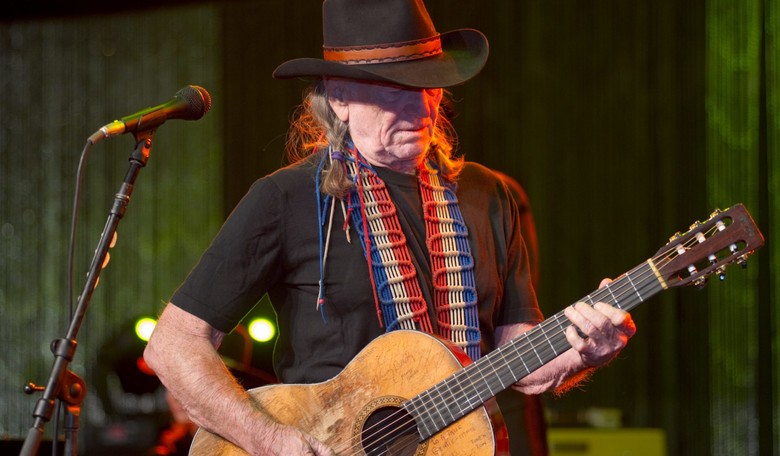 Willie Nelson: ‘I’m a Great Bernie and Hillary Fan’