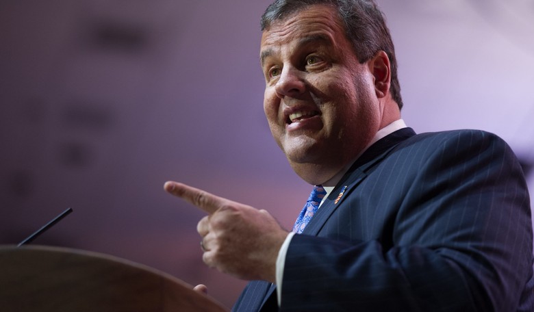 Christie: Clinton Should Suspend Campaign After ISIS Comments