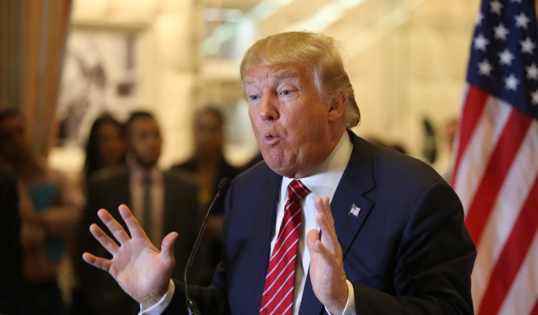 Trump Mocks Hillary's 'Disgusting' Ladies' Room Break, Says Obama 'Schlonged' Her