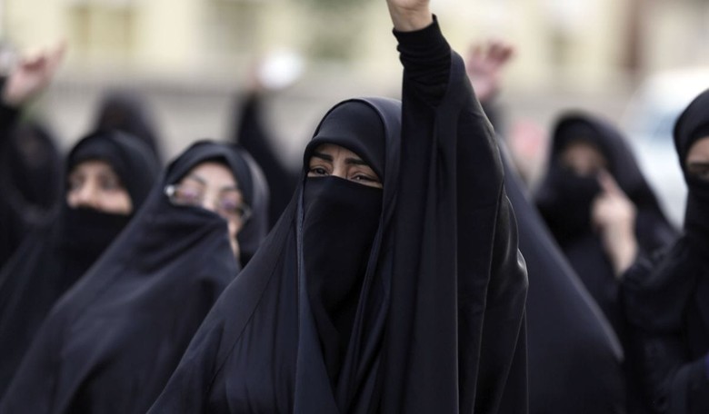 Iranians Set Fire to Saudi Embassy in Tehran Following Execution of Shiite Cleric