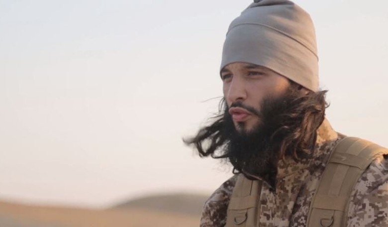 Paris Terrorists Introduced, Warn West in New ISIS Beheading Video
