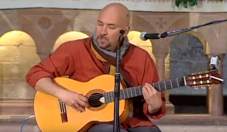 'Peace Troubadour' Planning Trip to Syria to Serenade ISIS with 'Prayerful Message of Peace'