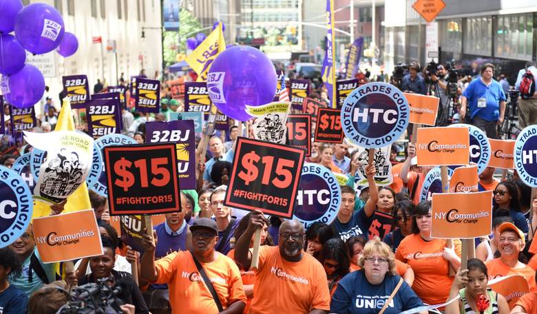 Hoyer: Minimum Wage Hike 'the Issue in This Campaign'
