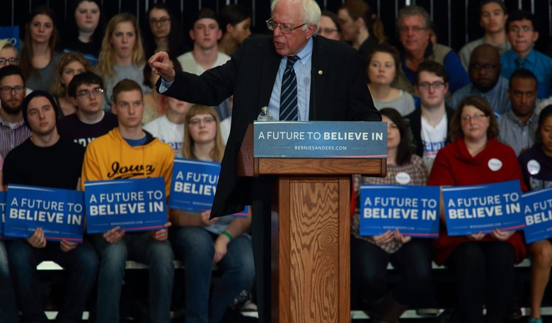 Top Clinton Ally Slams Sanders for 'Significant Slight' with Too-White Ad