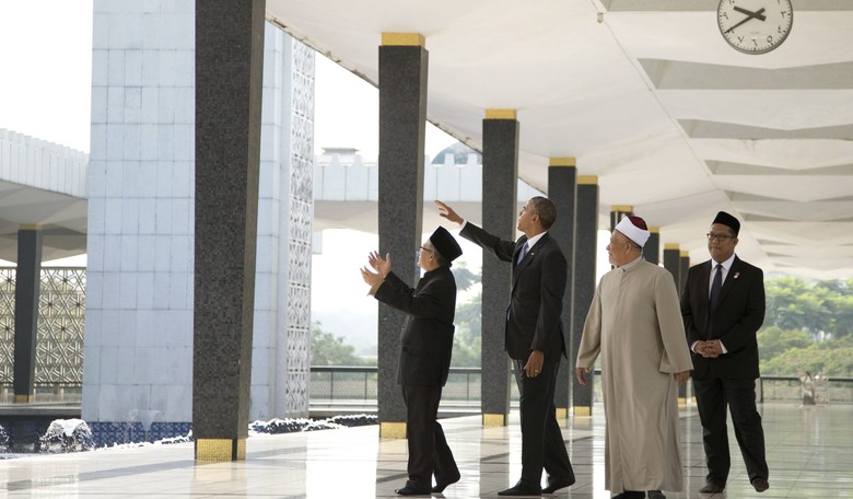 White House: Obama's Mosque Visit 'Fits in Constellation' of Religious Freedom Events