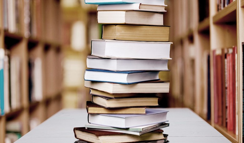 Universities Assign Simplistic, Childish Books as Common Reading for Incoming Freshmen