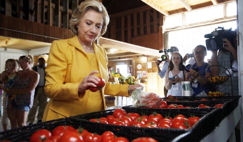 Clinton Superdelegate Gets Earful of Bern with His Takeout Food