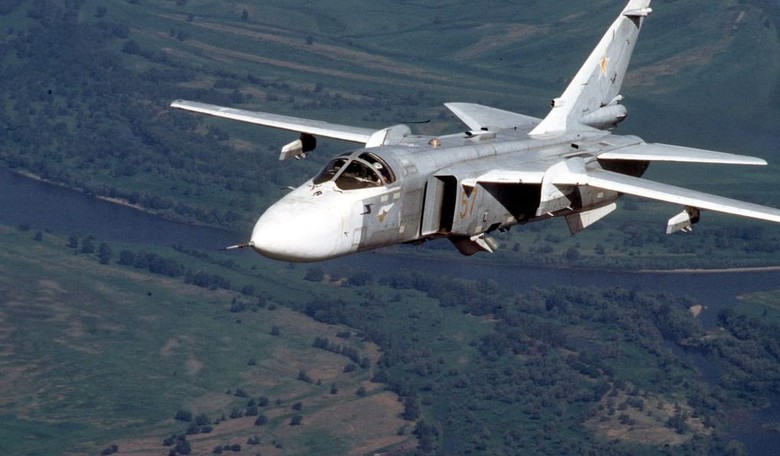 Russian Jets Buzz Navy Destroyer in 'Simulated Attack'