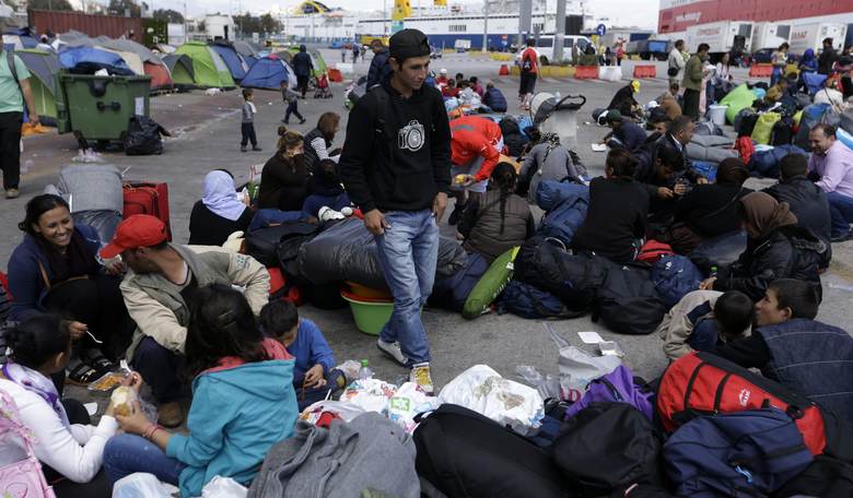 Greece Worried that Camping Migrants May Ruin Tourist Season