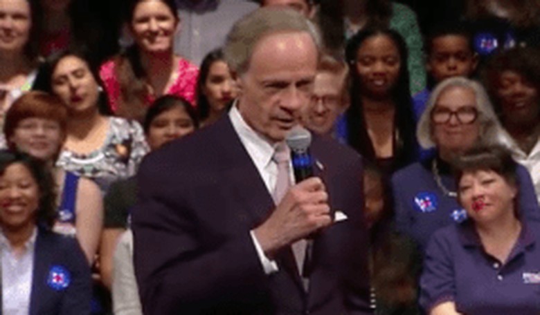 Sen. Tom Carper Introduces Hillary with the Song 'She Works Hard for the Money...'