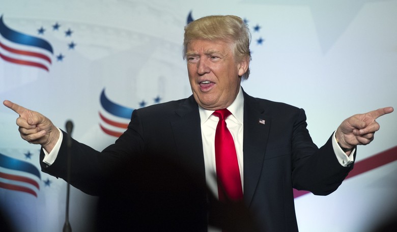 Trump Focuses on Hillary Faults in Pitch to Evangelical Conservatives