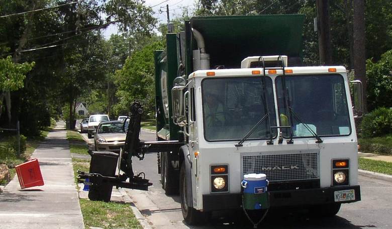 These Garbage Truck Workers Make Over $100k!!