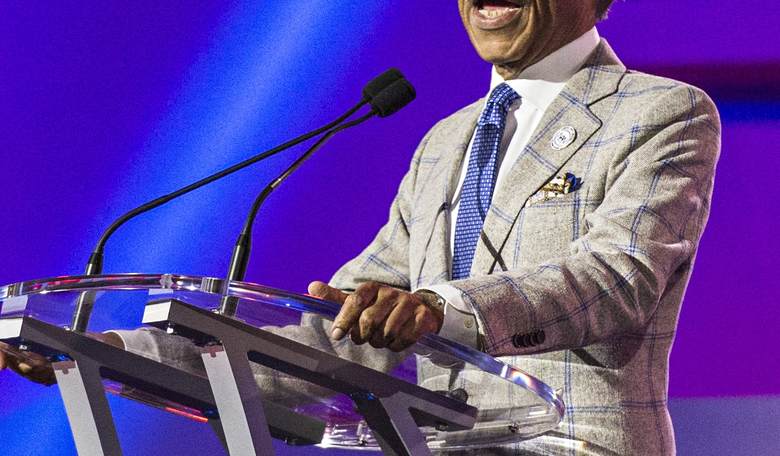 Al Sharpton, Donna Brazile Push Dems to Double Down on Harassing Trump Officials