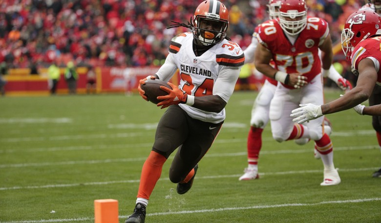 Cleveland Browns' Isaiah Crowell Forced to Apologize for Posting Pic of Cop Getting His Throat Cut