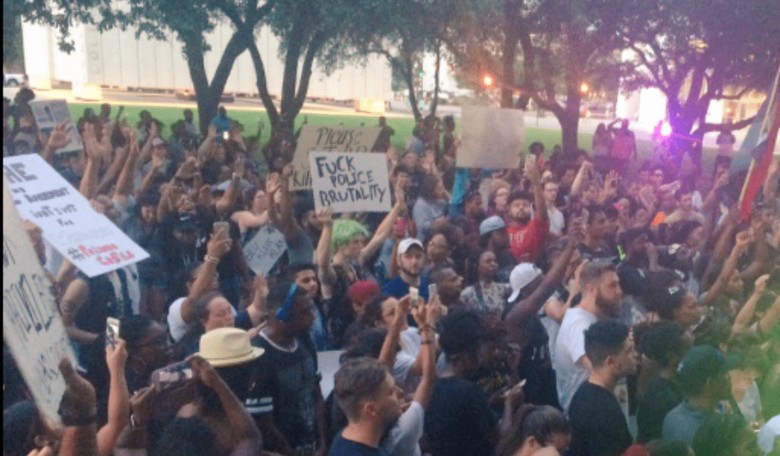 Does the Dallas Attack Bolster the 'War on Cops' Narrative?