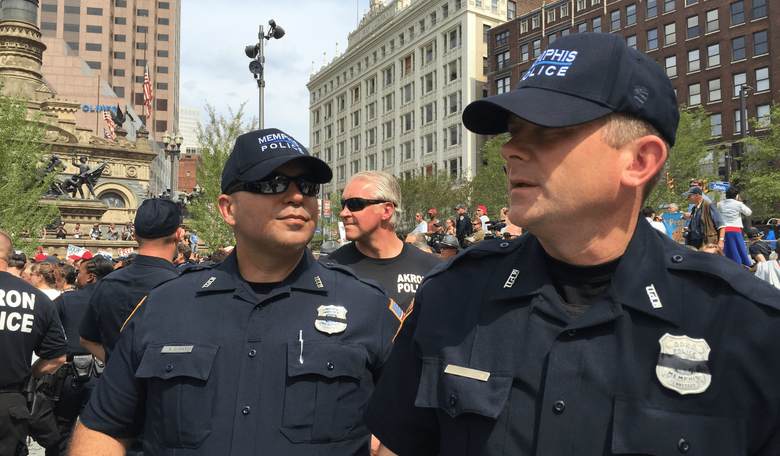 Ferguson Effect: Chicago Cop Gets Savagely Beaten After Hesitating to Use Gun