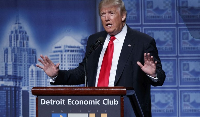 Trump Shuffles Management: Appoints Breitbart Chairman to Chief Executive, Pollster Conway to Campaign Manager
